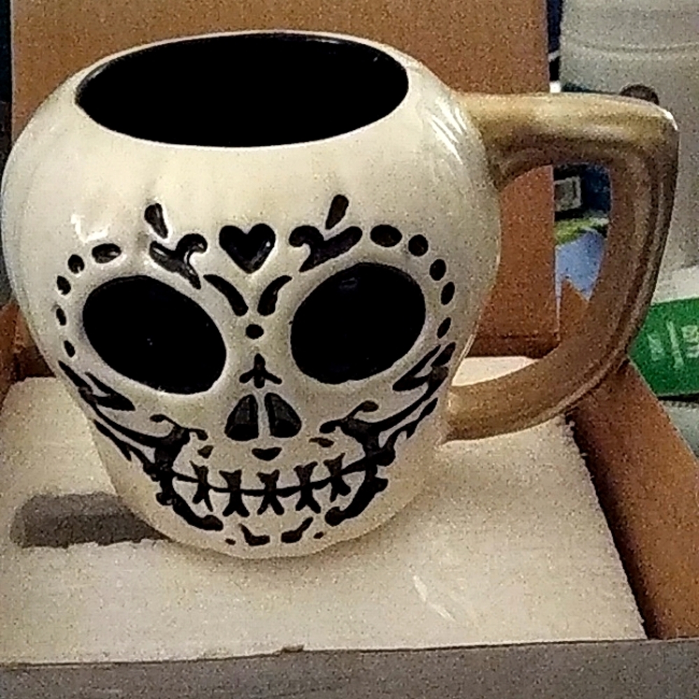 Zak! Skull mug large Aprox  4" tall, by aprox 7 " to handle.